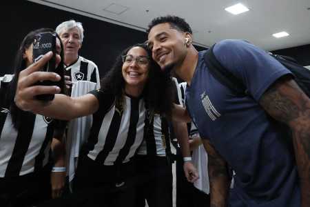 Gregore, em negociação com o Al-Rayyan, do Catar, pode fazer sua despedida do Botafogo diante do Vitória