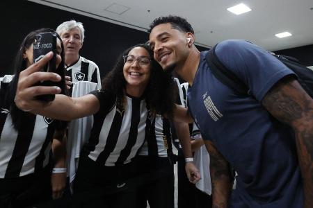 Gregore, em negociação com o Al-Rayyan, do Catar, pode fazer sua despedida do Botafogo diante do Vitória