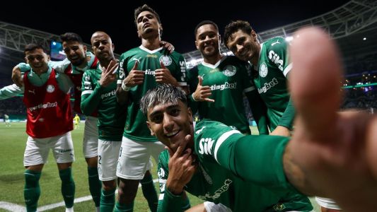 Facundo Torres marcou contra o Mirassol e fez a tradicional comemoração da 'selfie'