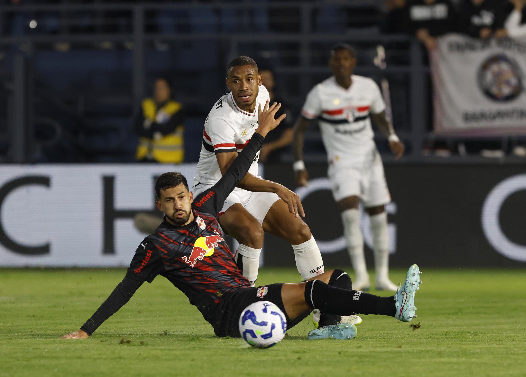 São Paulo busca empate, e RB Bragantino perde chance de virar líder da Série A