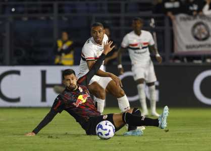 André Silva fez os dois gols do São Paulo no empata em 2 a 2 nesta quarta-feira (16)