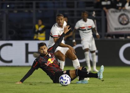 André Silva fez os dois gols do São Paulo no empata em 2 a 2 nesta quarta-feira (16)