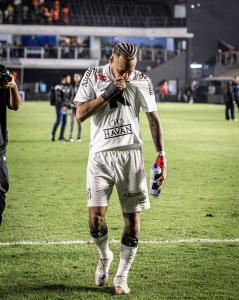 Neymar fez o gol da vitória do Santos contra o Flamengo