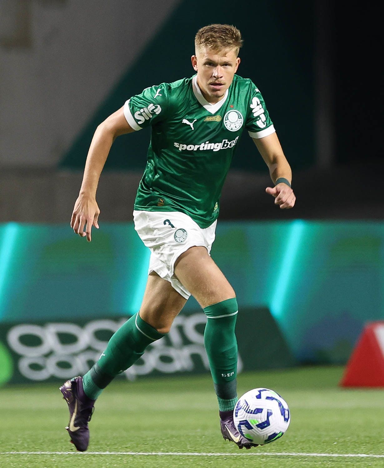 Por que Palmeiras não precisa pagar multa para usar Fuchs contra o Atlético