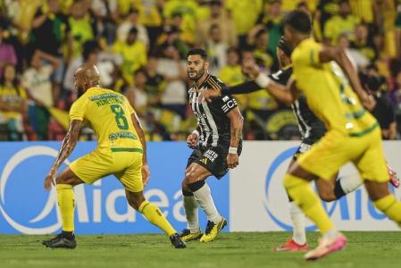 Hulk em ação pelo Atlético contra o Bucaramanga pela Copa Sul-Americana