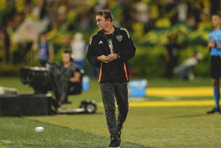 Cuca durante partida do Atlético contra o Bucaramanga pela Copa Sul-Americana