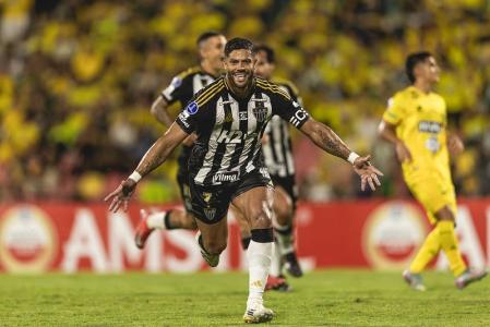 Hulk comemorando gol pelo Atlético sobre o Bucaramanga na Copa Sul-Americana