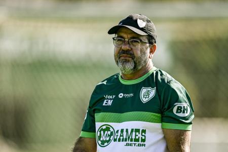 Enderson Moreira sob o comando do América