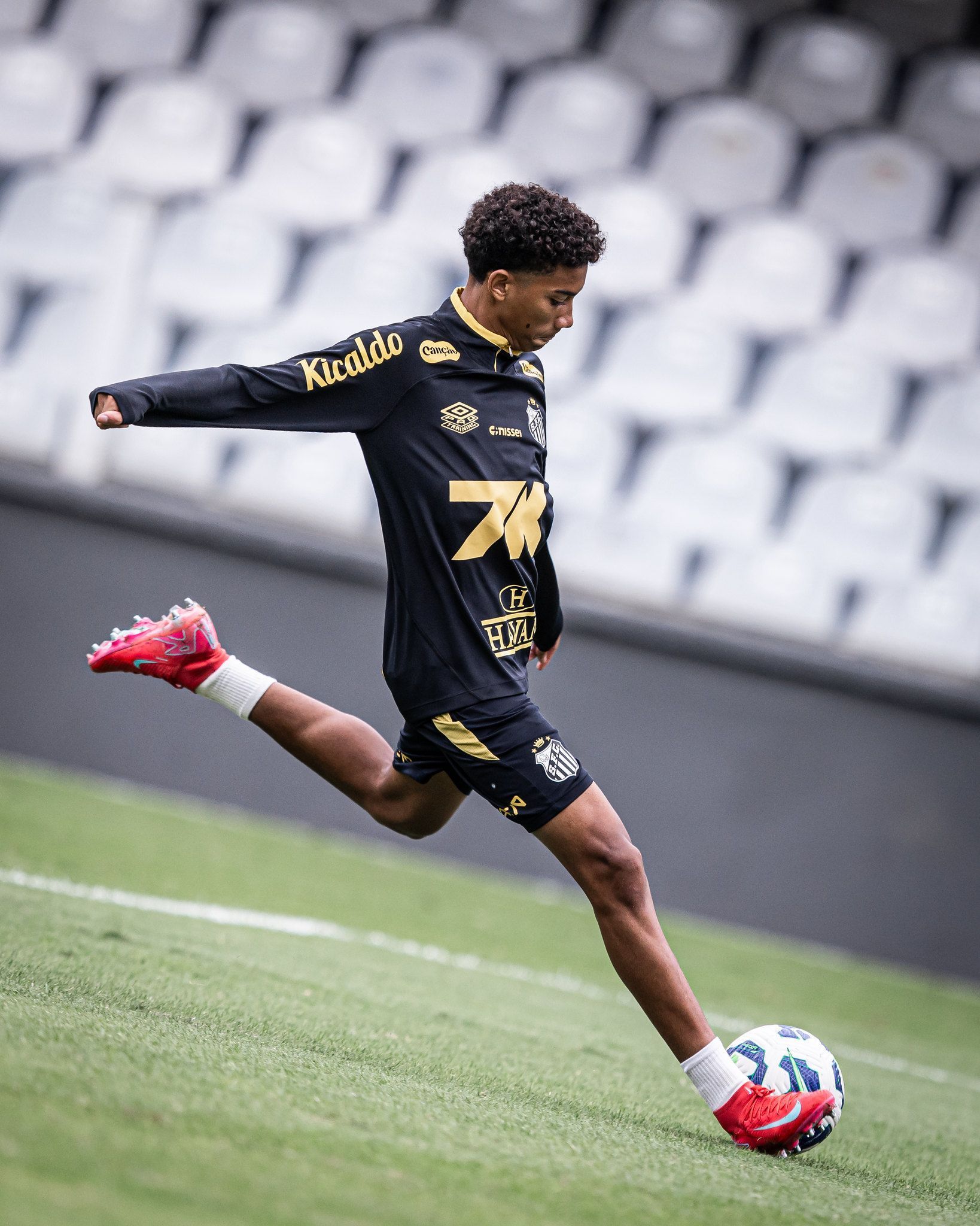 Robinho Jr., do Santos, provoca Corinthians: 'Minha obrigação é deitar'
