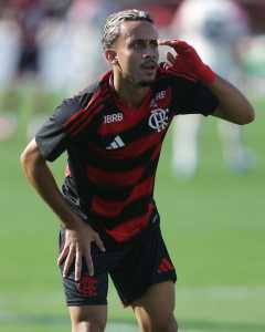 Matheus Gonçalves em partida pelo Flamengo