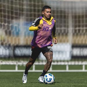 Dudu em treinamento pelo Atlético