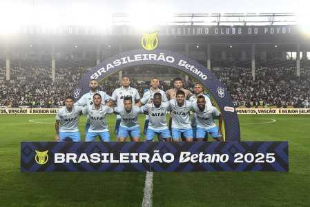 Time do Grêmio posado antes de jogo pelo Campeonato Brasileiro