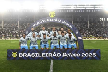 Time do Grêmio posado antes de jogo pelo Campeonato Brasileiro