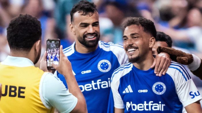 Fabrício Bruno (esq) e Eduardo (dir) em partida no Mineirão