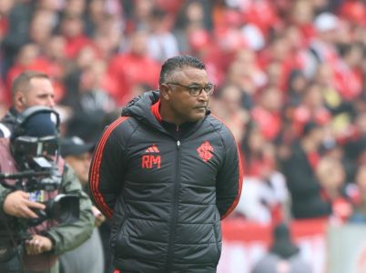 Roger Machado à beira do campo de Inter 1x0 Ceará no Beira-Rio