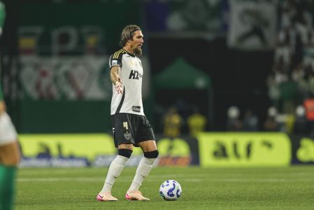 Lyanco em ação pelo Atlético contra o Palmeiras