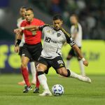Hulk, do Atlético, supera Messi e lidera ranking de gols de falta