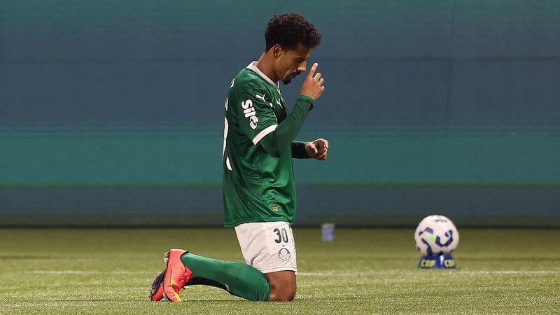 Lucas Evangelista fala sobre saída de Ríos e 'aponta' reforço no Palmeiras