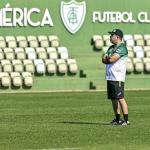 Veja as opções de Enderson Moreira para escalar o América contra o Cuiabá