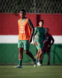 John Kennedy durante treino do Fluminense