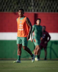 John Kennedy durante treino do Fluminense