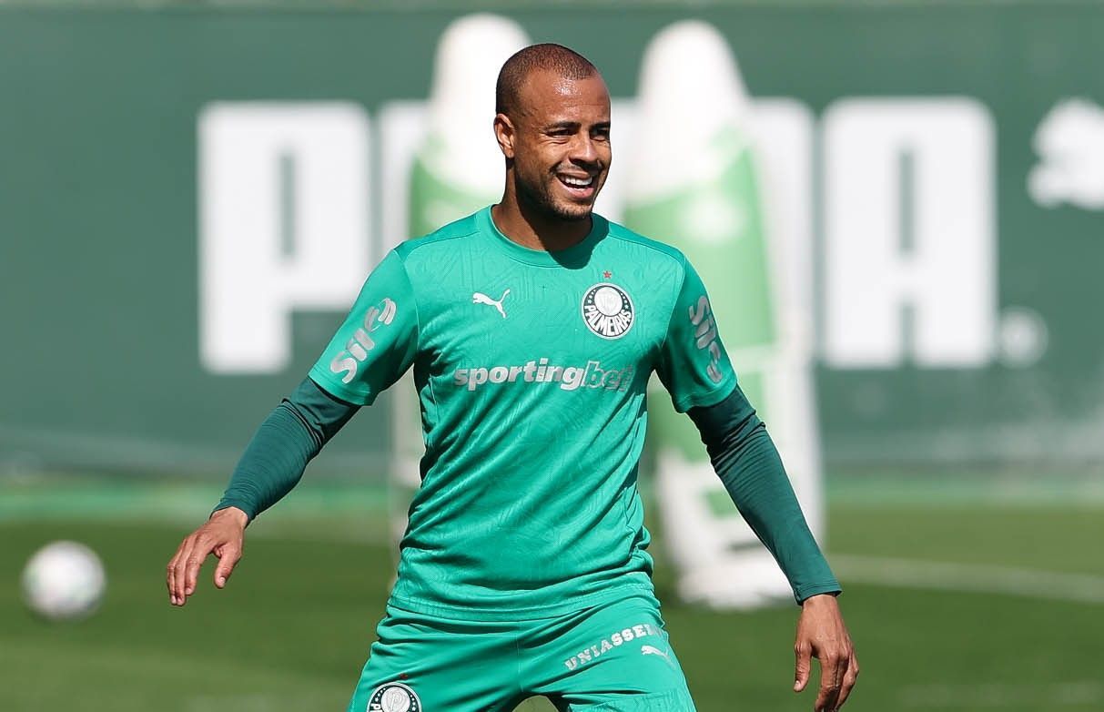 Grêmio entra na disputa com Santos pela contratação de Mayke, do Palmeiras