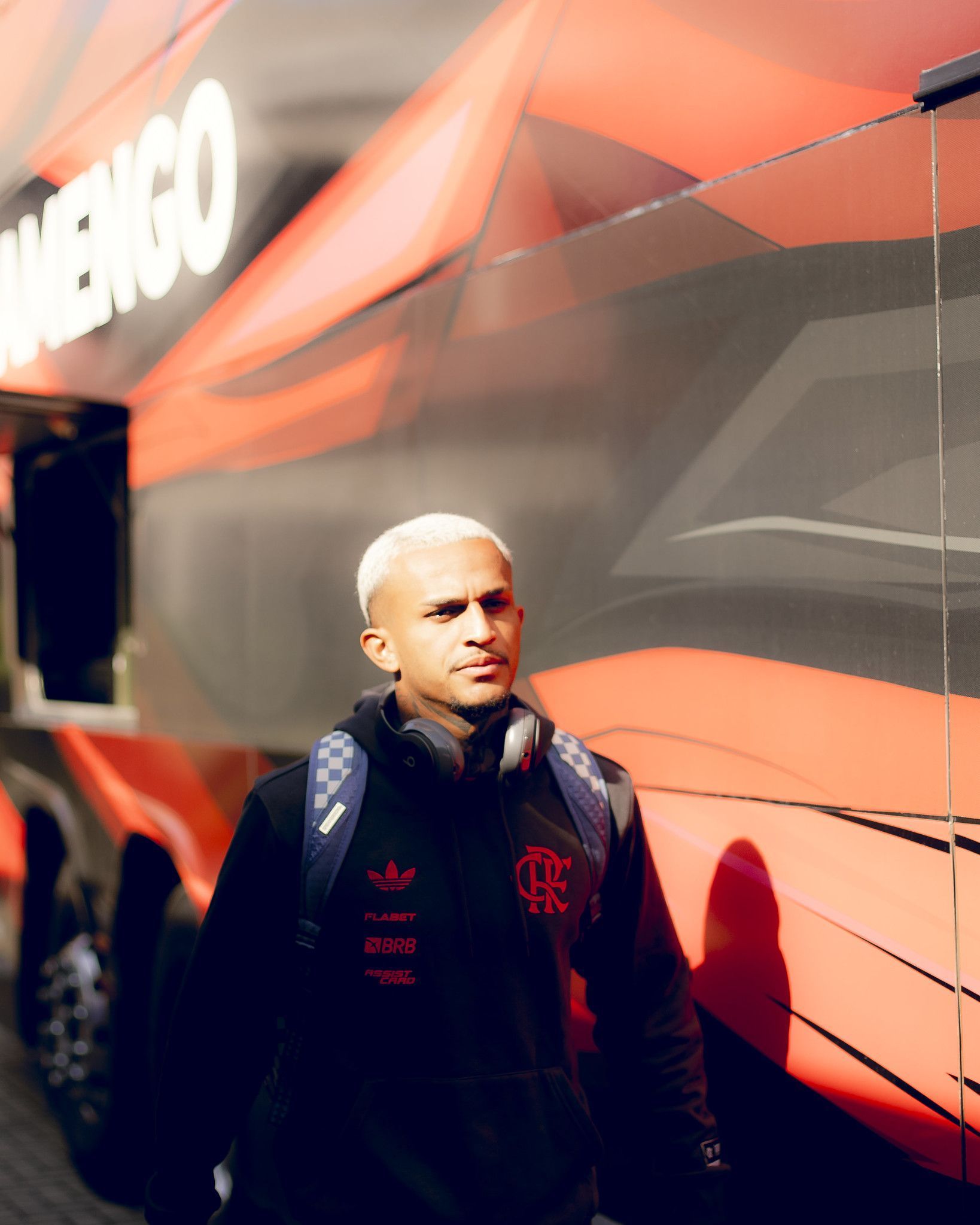 A caminho de clube europeu, Wesley se despede do elenco do Flamengo