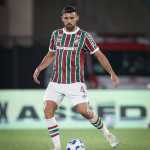 Titular do Fluminense lesiona joelho e vira desfalque; veja tempo de recuperação