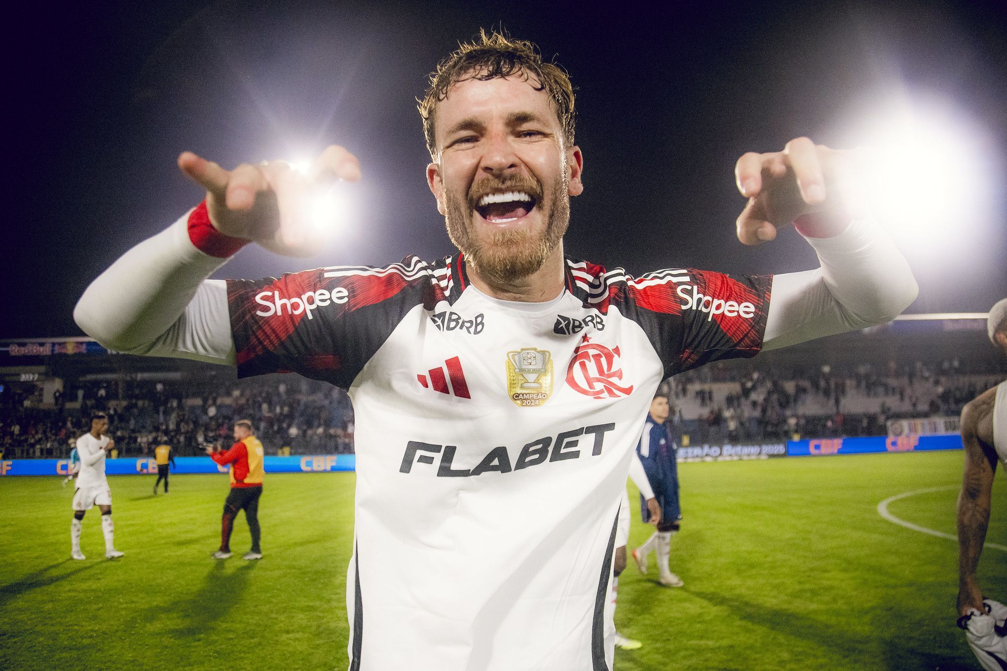 Filipe Luís avalia distância do Flamengo para o Cruzeiro no Brasileirão