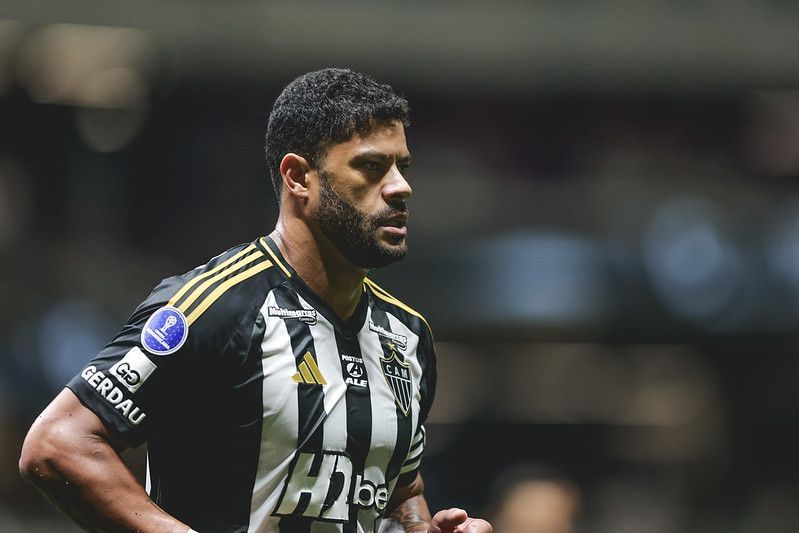 Hulk iguala dois ídolos do Atlético e mira marca de Victor em jogos internacionais