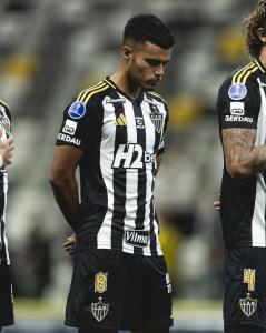 Fausto Vera voltou a ser titular no Atlético e recebeu elogios do técnico Cuca