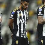 Cuca elogia retorno de Fausto Vera, que aguarda definição de futuro no Atlético
