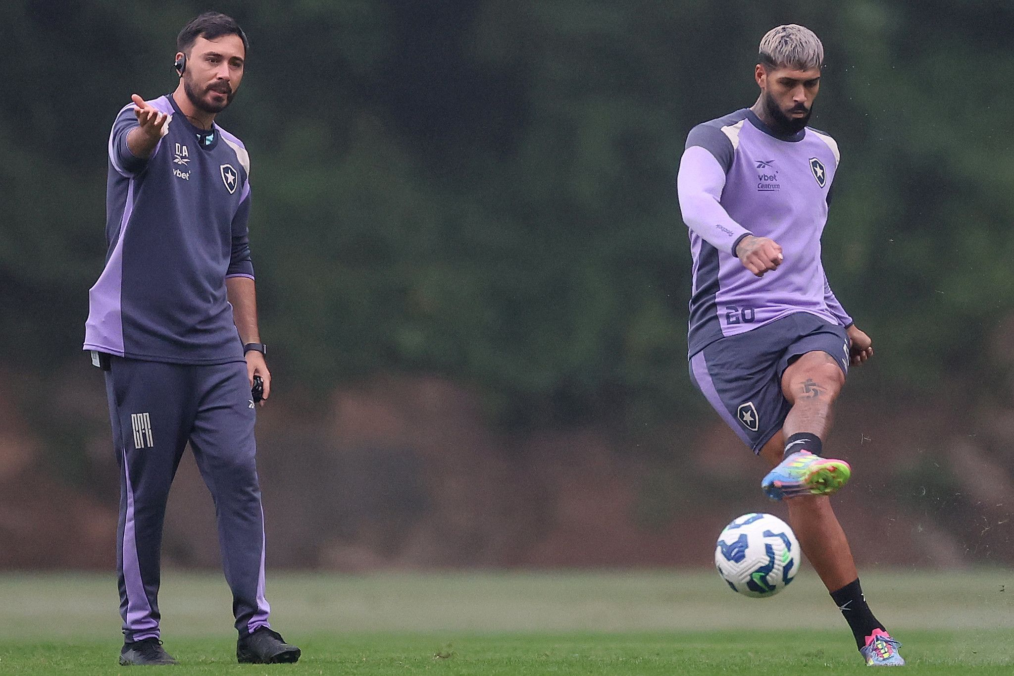 Escalação do Botafogo: Ancelotti não tem pilar da equipe contra Corinthians