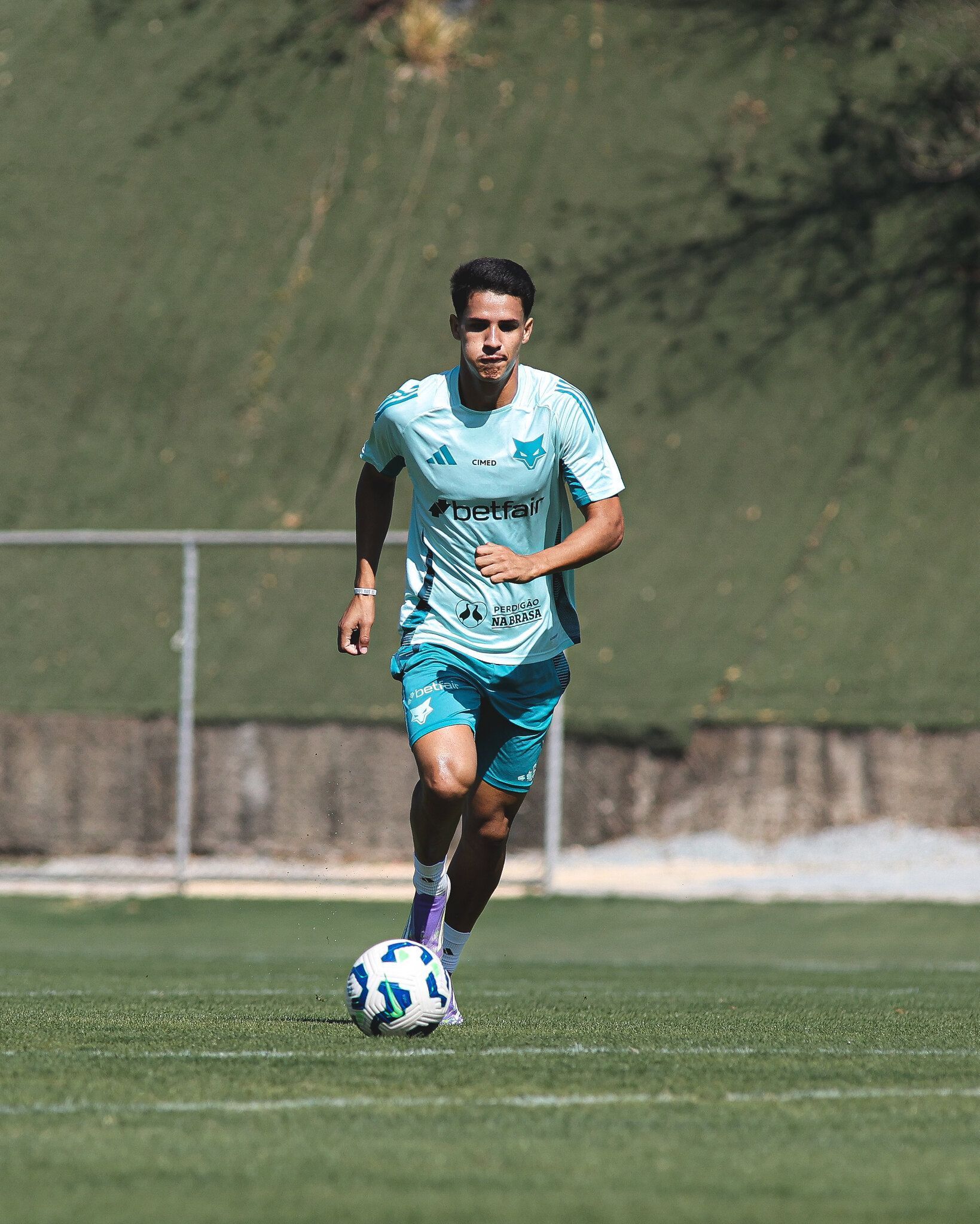 Após convocação para Seleção, promessa do Cruzeiro acerta contrato com a Adidas