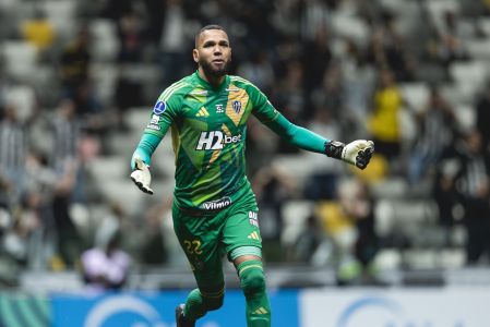 Everson completará 330 partidas com a camisa do Atlético nesta quarta-feira (24)