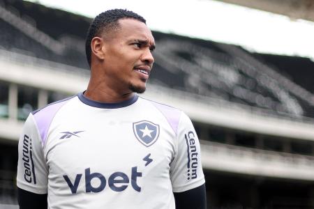 John, goleiro e titular do Botafogo, tem negociação avançada com o West Ham, da Inglaterra