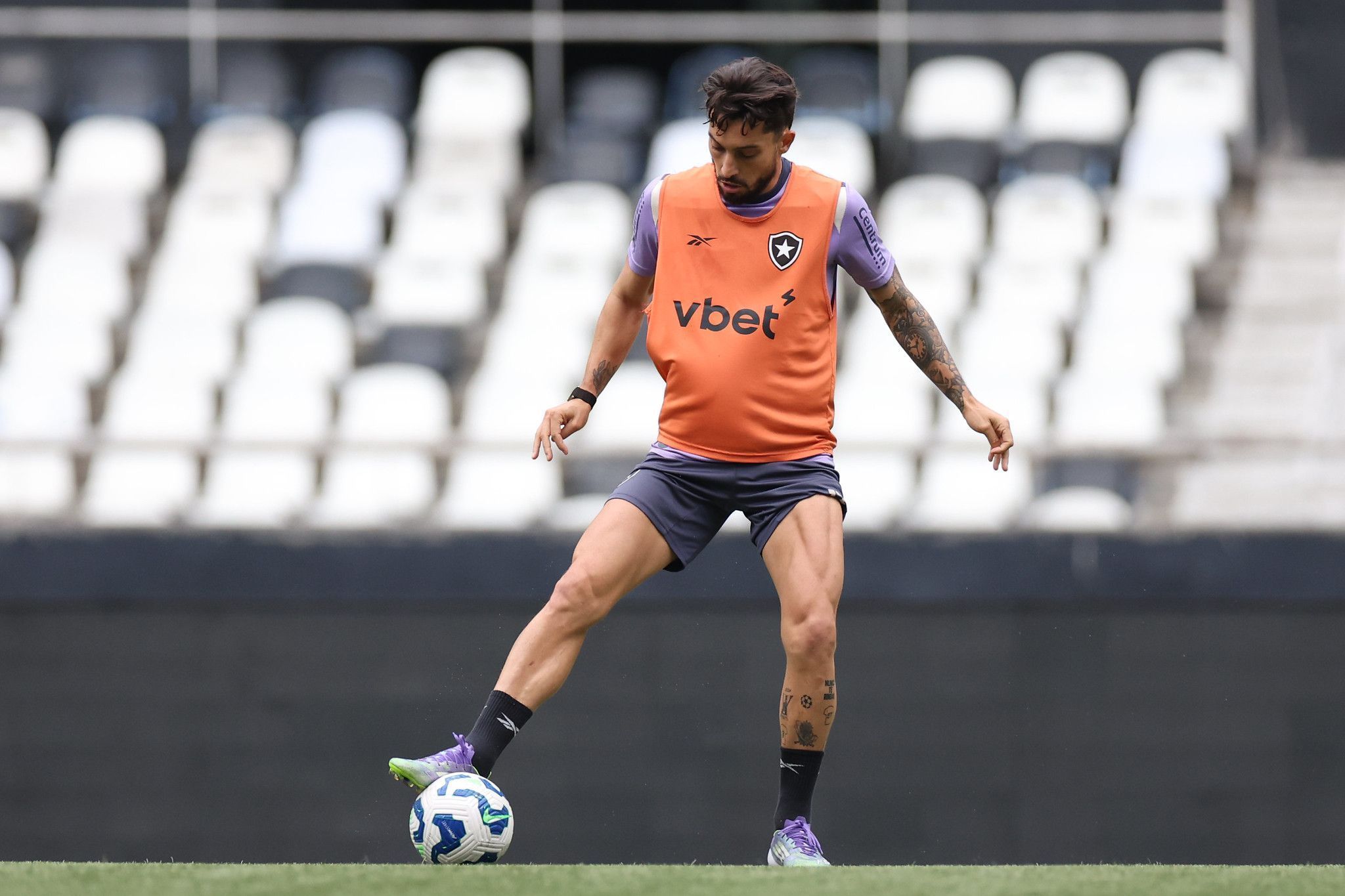 Escalação do Botafogo: Alex Telles e Allan devem voltar contra o Cruzeiro