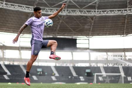 David Ricardo pode reforçar o Botafogo contra a LDU, na quinta (21), pela Libertadores