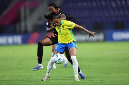 Brasil superou uma expulsão e segurou o empate diante da Colômbia nesta sexta-feira (25)