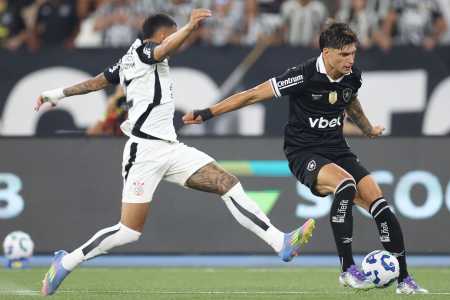 Montoro, Arthur Cabral e Joaquín Correa vibram com gol do Botafogo no Nilton Santos