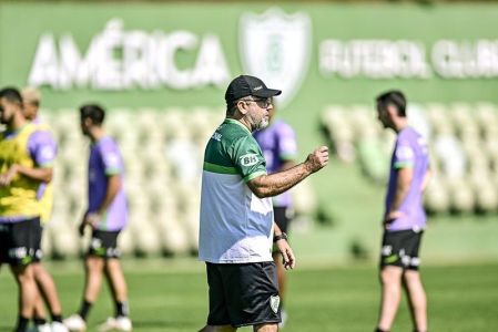 Enderson Moreira, técnico do América