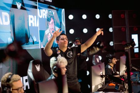 Tatu, da FURIA, celebra vitória sobre o Fluxo W7M