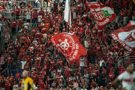 Torcida do CRB nas arquibancadas do Estádio Rei Pelé, em Maceió