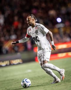 Neymar foi titular no empate entre Santos e Sport
