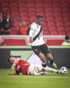 Vasco e Inter empataram por 1 a 1 no primeiro turno, no Beria-Rio, em Porto Alegre