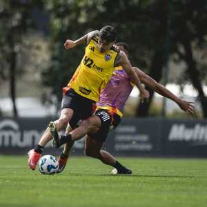 Isaac em treino do Atlético na Cidade do Galo