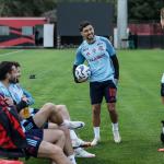 Filipe Luís abre o jogo sobre ausência de Arrascaeta em Flamengo x Atlético