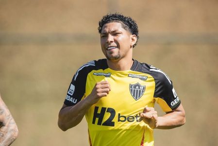 Rony durante treino do Atlético na Cidade do Galo