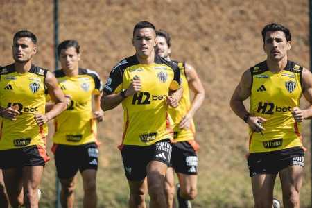 Time do Atlético em treino na Cidade do Galo