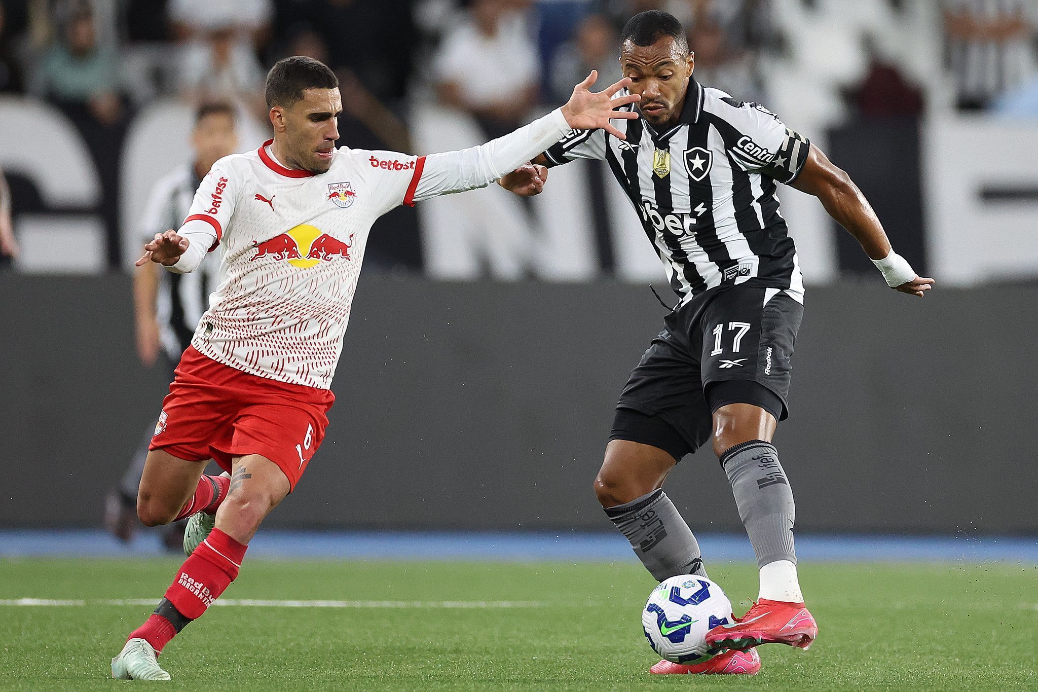 Em vantagem, Botafogo visita o Bragantino por vaga na Copa do Brasil